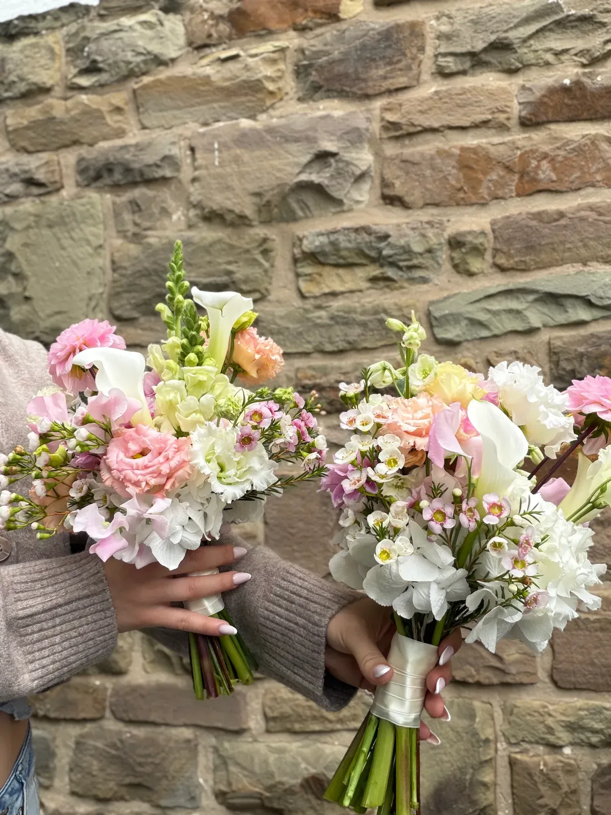 Brautstrauß in kräftigen Farben für eine Sommerhochzeit